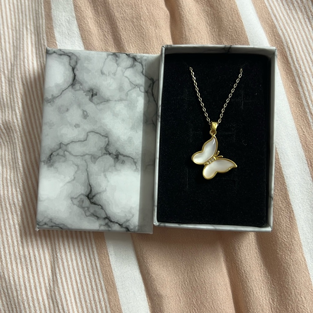 Mother of pearl Pendant necklace